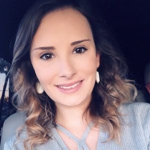 Meet your Posher, Desiree